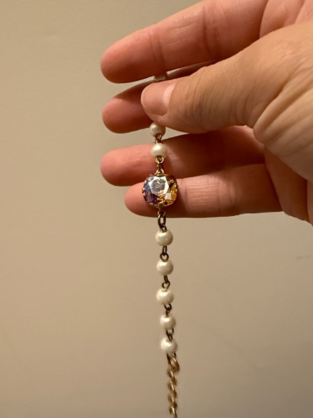Pearl Bead Bracelet with Iridescent Crystal Accent